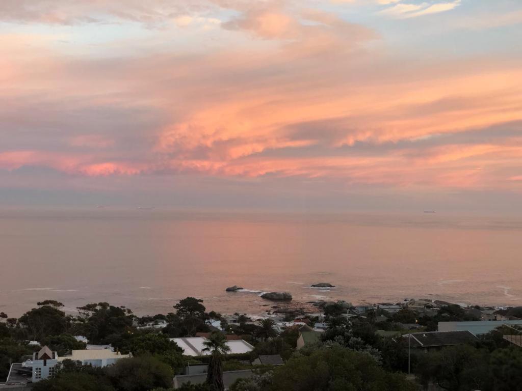 Camps Bay Blue Self-Catering Studios 케이프타운 외부 사진