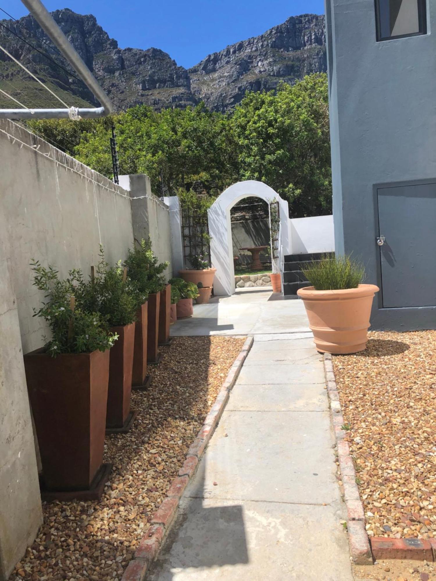 Camps Bay Blue Self-Catering Studios 케이프타운 외부 사진